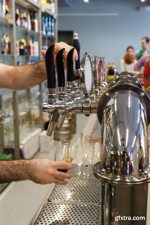 People in Pub stock images - 25 HQ Jpg